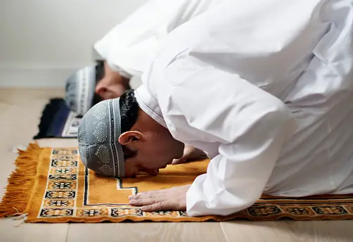 The Significance of Punctuality in Namaz: Insights from Quranic Ayat and Hadiths